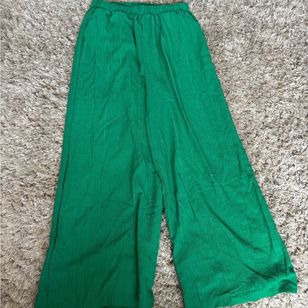 Green Ruffled Off-Shoulder Set - Picture 4 of 5